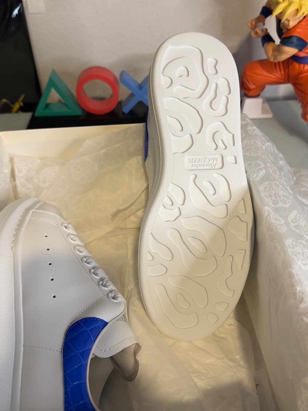 Alexander McQueen Women Oversized Sneakers - White and Blue - Picture 5 of 11